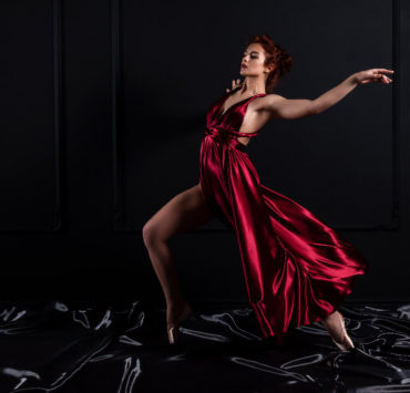 Als Frau zu groß für diese Welt. Aus einem unbeweglichen Rausch in eine bewegende Zukunft. The Bold Woman