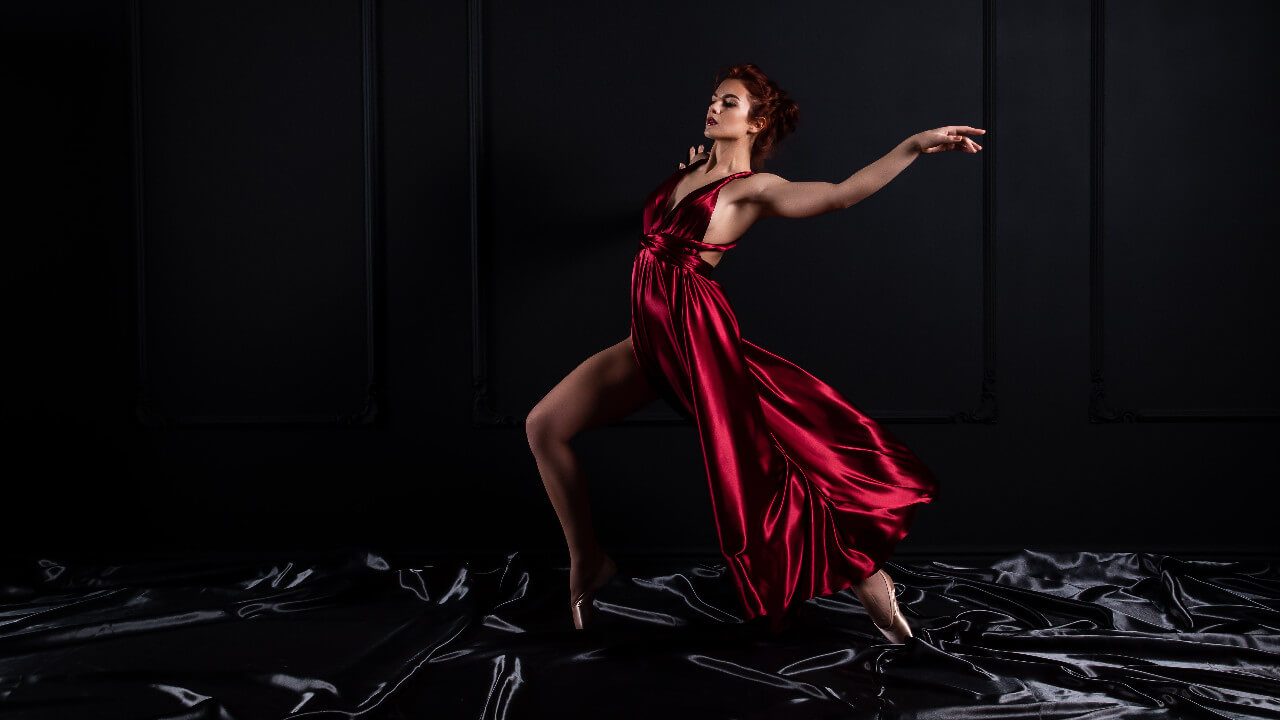 Als Frau zu groß für diese Welt. Aus einem unbeweglichen Rausch in eine bewegende Zukunft. The Bold Woman