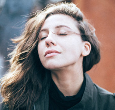 Hingabe - The Bold Woman