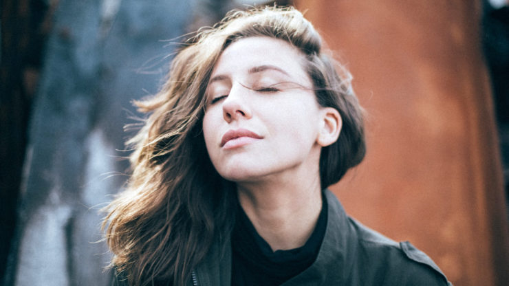 Hingabe - The Bold Woman